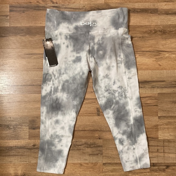 BeBe Sport | NWT Women’s Light Gray Tie Dye Cropped Leggings - Picture 4 of 6